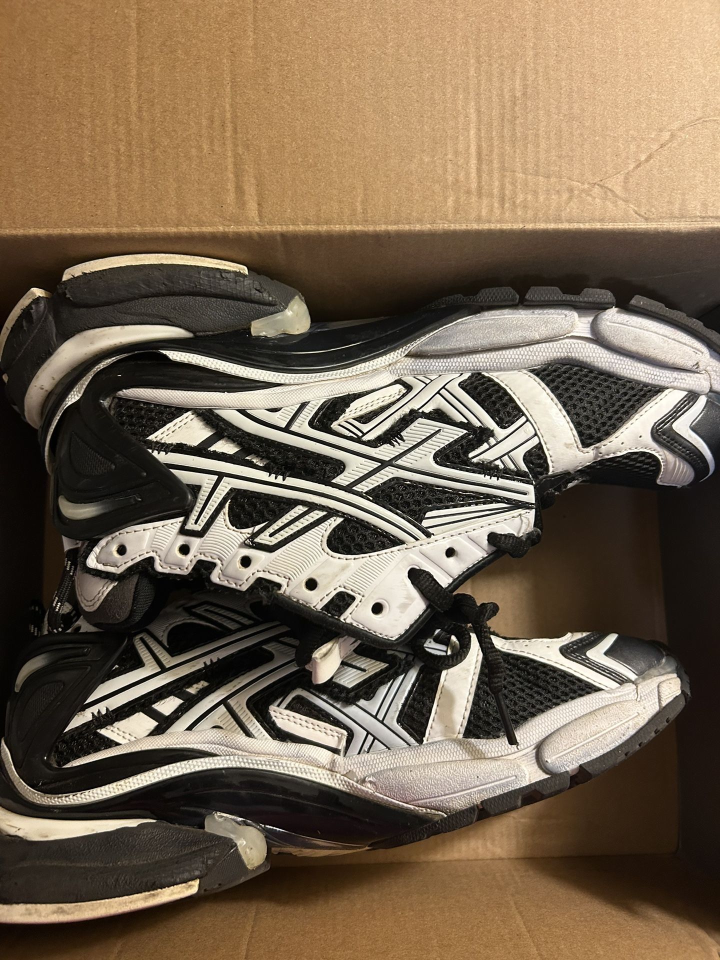 Balenciaga Runner 42