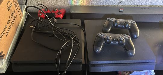 “2”PS4 for sale  has a games portable monitor