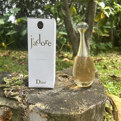 Dior J’adore 100ml (3.4oz) – Timeless Elegance, Brand New.