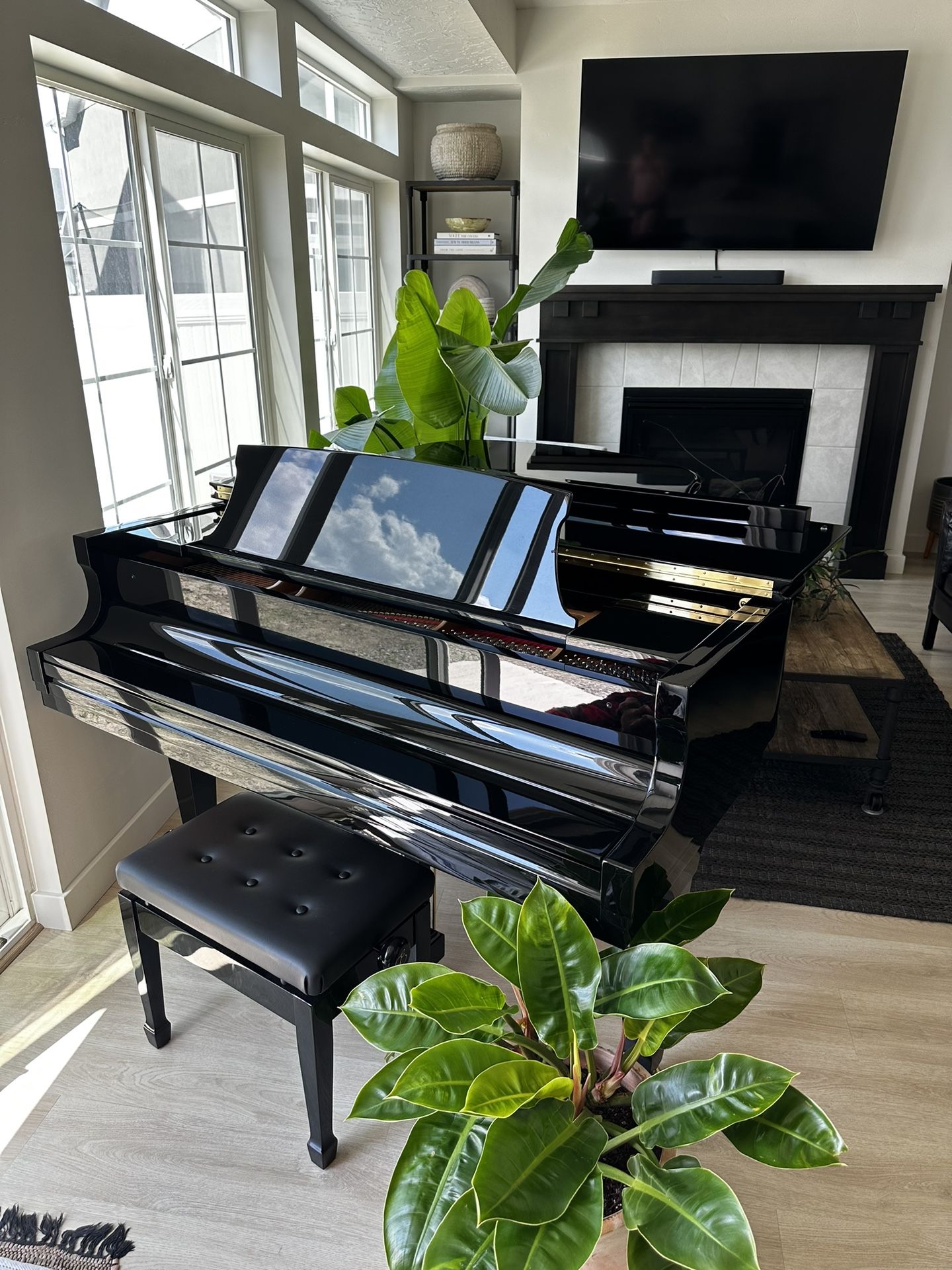 5'8 Essex by Steinway Grand Piano - Ebony Polish - Year: 2022