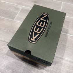 Never Used Kids Size 1 Keen Hiking Shoes