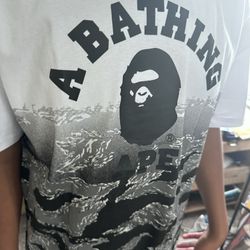BAPE T-shirt 🔥🔥🔥 Size US Medium 