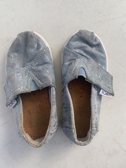 TOMS toddler shoes size 6