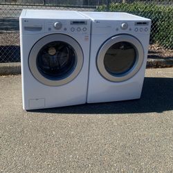 LG WASHER AND DRYER SET.