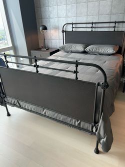 Restoration Hardware French Académie Panel Bed With Footboard - Queen Size