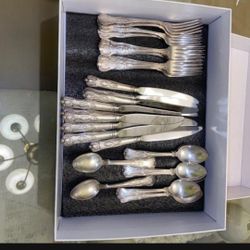 Beautiful Silverware Set Reed & Barton