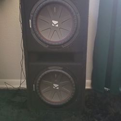 2 12 comp kickers with bass knob and 7500 watt amp