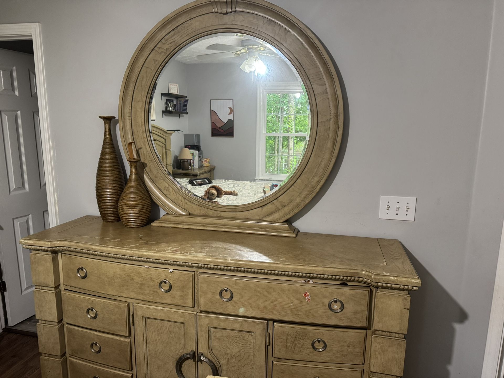 Beautiful Dresser ***$60***