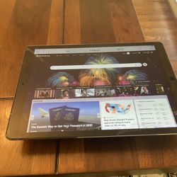 Apple iPad Pro 12.9-inch (2nd generation) A1670 64 GB, Wi-Fi, 12.9 in - Space  Gray