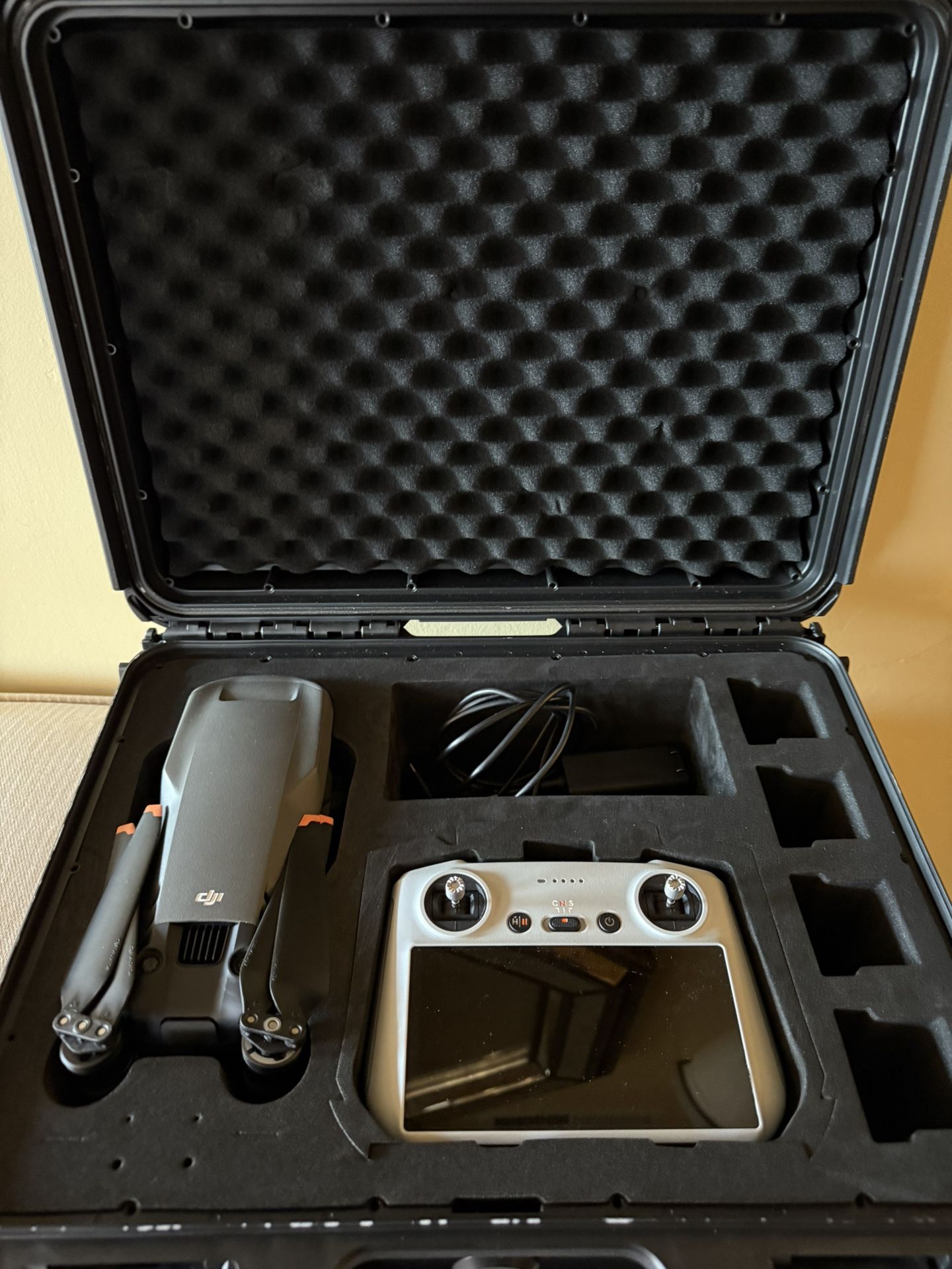 DJI Mavic 3 Classic 4k (Case Included)