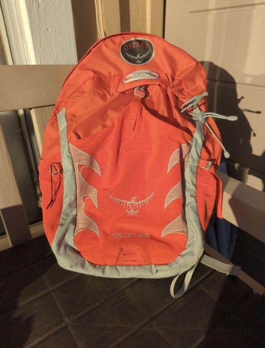 New M/L Osprey Talon 22 Backpack, Adjustable Size, Daypack 22L Hiking Camping  Marmot Columbia North Face REI  Cycling Pack Bag Camp Arc'teryx Gregory