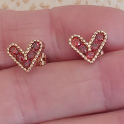https://offerup.com/redirect/?o=MThrdC5nb2xk plated Ruby Red " Heart" Earrings 