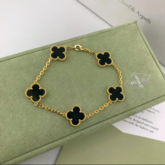 Authentic Cleef & Arpels Vintage Alhambra Onyx Bracelet in Yellow Gold