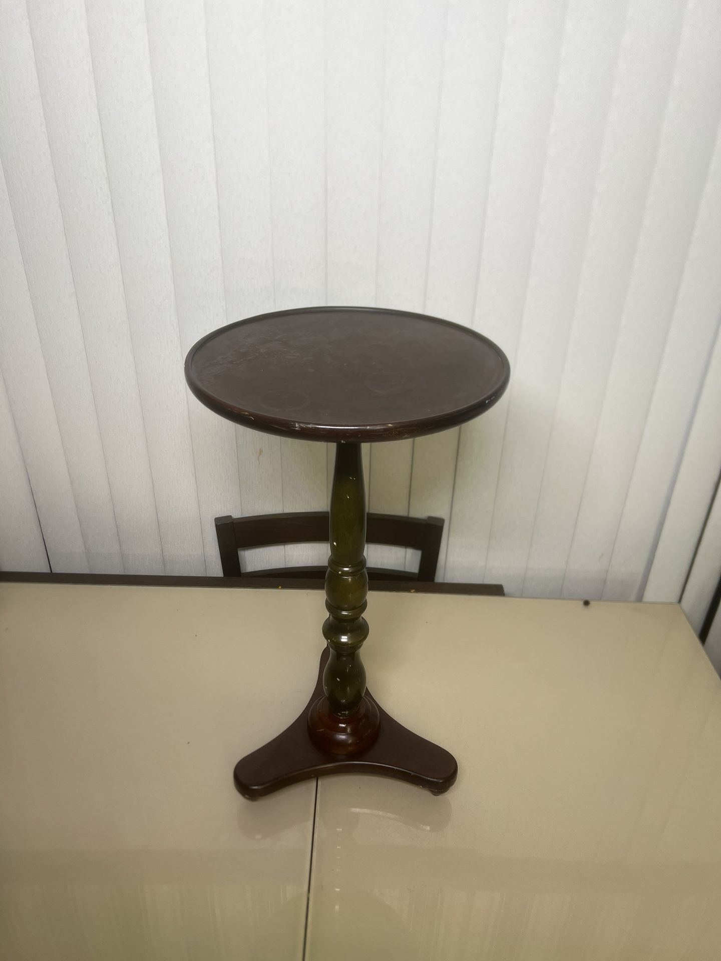 Bombay Company Late20th Century Pedestal Plant Stand Side Table Brown/green Read. Used in good condition with some cosmetic blemishes. There blemishes
