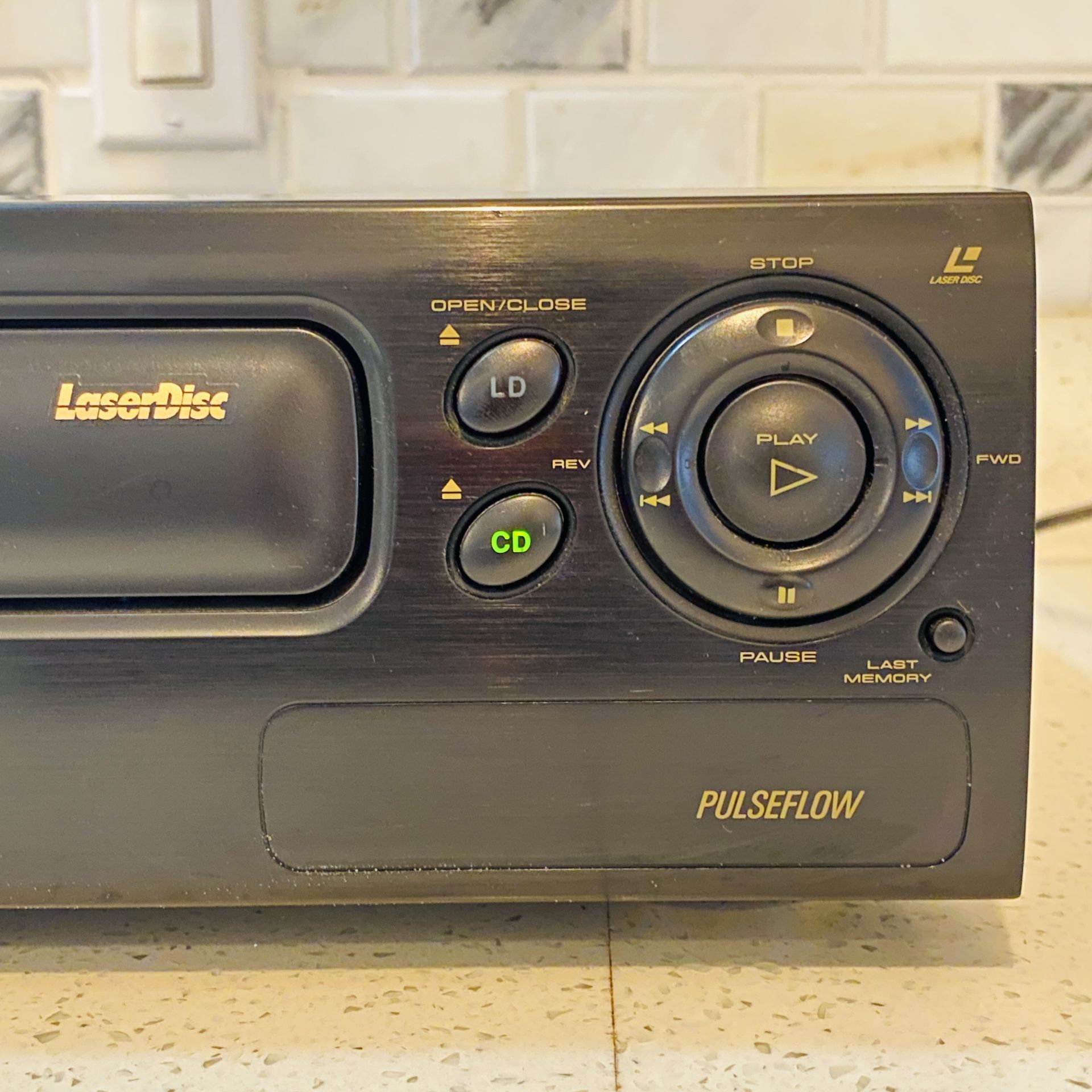 Pioneers CLD S104 Laserdisc/CD/CDV LD Player 1995 Made In Japan Vintage  Works great