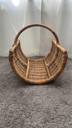 Wicker half basket 🧺