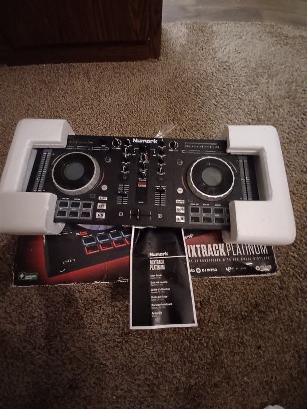 Numark Mixtrack Platinum Serato D.j.set