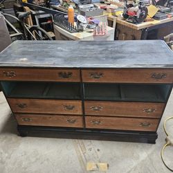 Dresser 