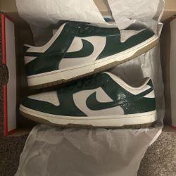 Gorge Green Dunks (READ DESCRIPTION!!)