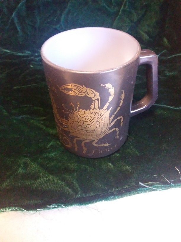 VINTAGE BLACK GOLD ZODIAC COFFEE MUG SIGN OF CANCER FEDERAL  GLASS  