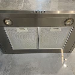 Kitchen Hood 30” Great Condition 