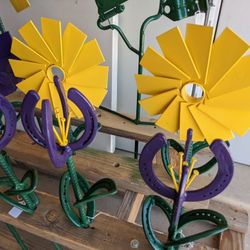 **BIRTHDAY GIFT** METAL YARD ART HORSESHOE TULIPS