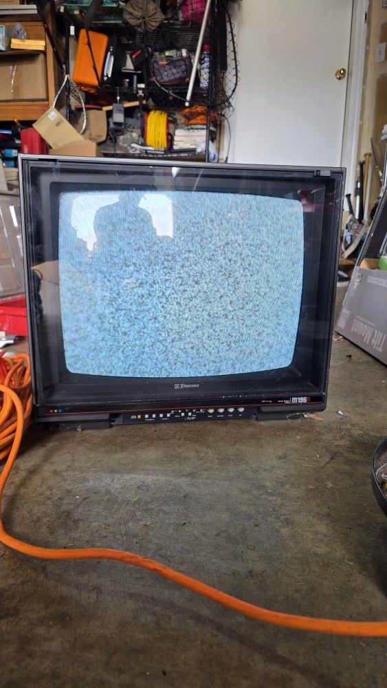 TV old Emerson MODEL NO. M195R for video games