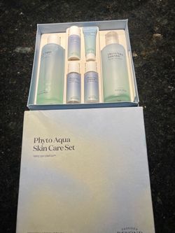 BEYOND Phyto Aqua 2-Piece Set - Hydrating duo for balanced moisture and refined skin texture A two-piece skincare set from BEYOND formulated to delive