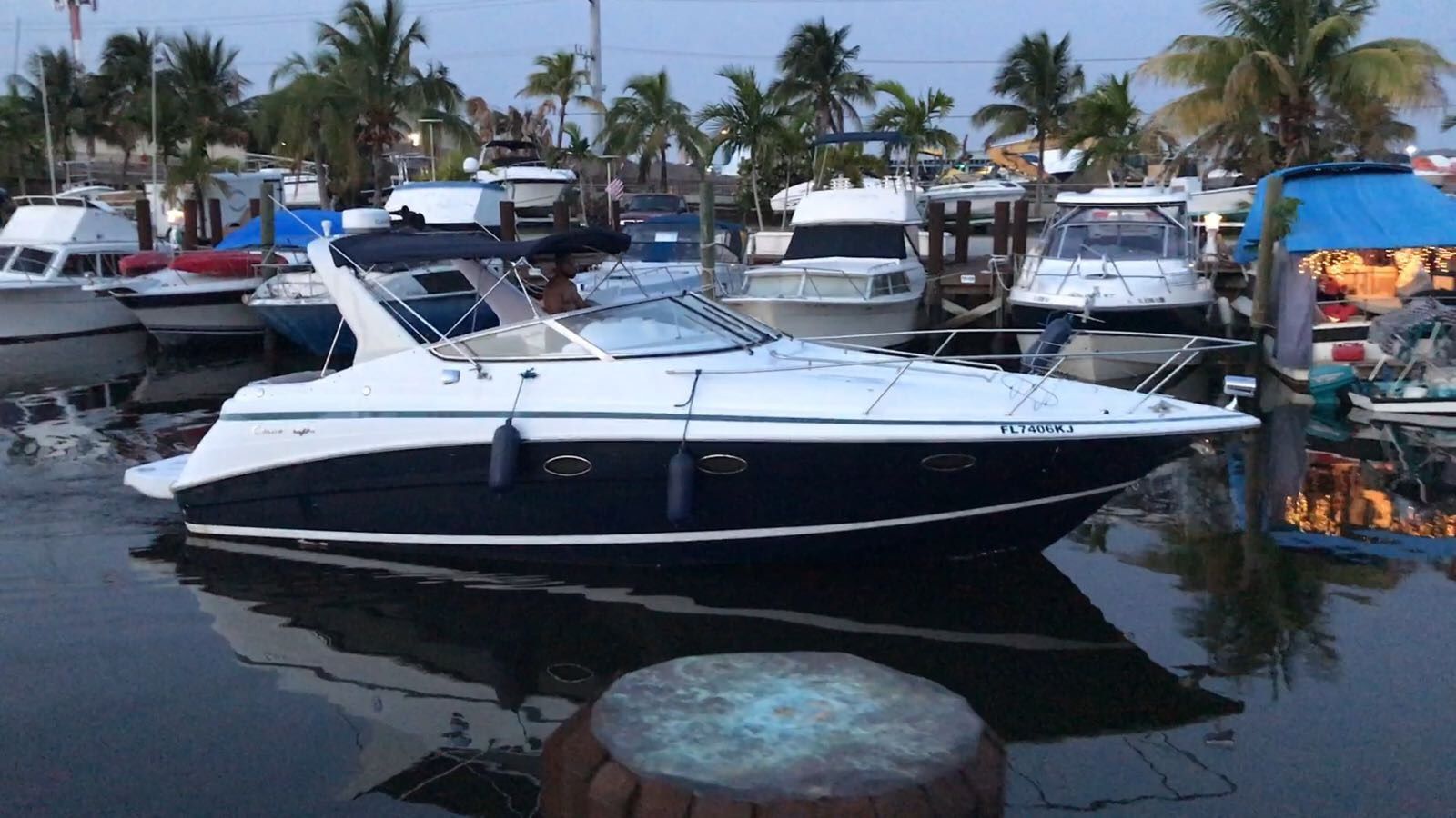 Needs work. Selling cheap 1998 Chris craft cruiser32ft one engine not working needs two outdrives TLC TOO $19k