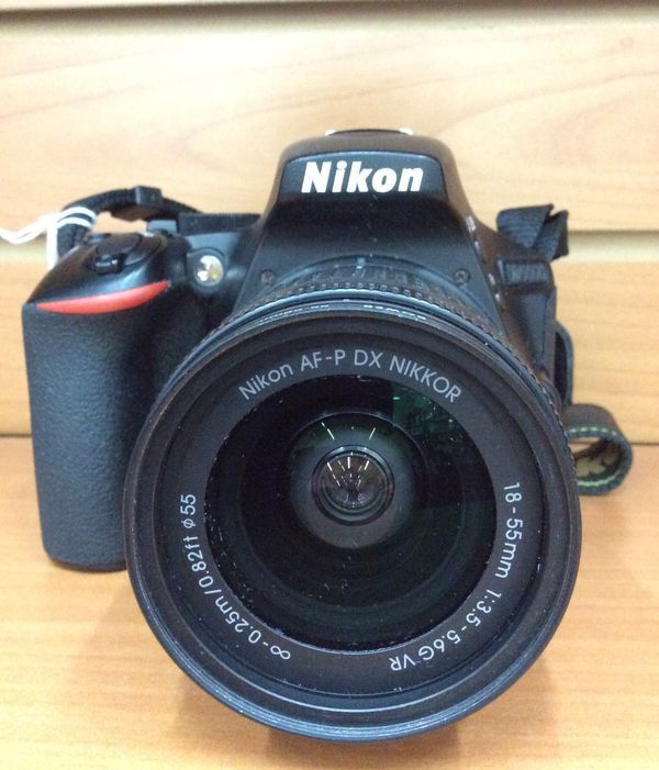 Nikon D5600 DSLR Camera with Lens & Carry Bag