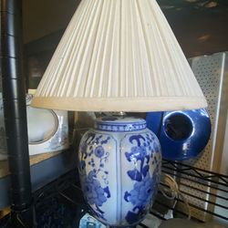 Vintage Blue/white Table Lamp 