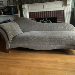 Day Bed - Fainting Couch - Lounge Chair