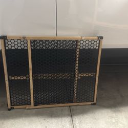 Basic Pressurized Wooden Baby Gate 