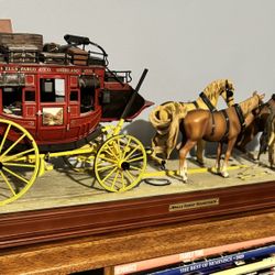 Wells Fargo Franklin Mint Overland Stagecoach With Display Four Horse