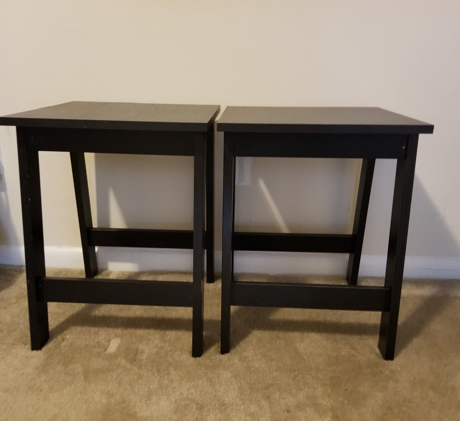 2 Small side tables 4 sell