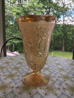 Depression glass "Iris" vase