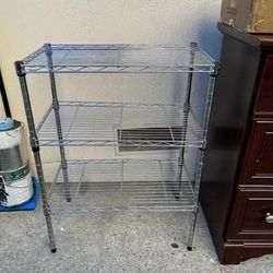 METAL SHELF. 