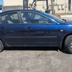 2009 MAZDA 3 FOR PARTS ONLY 