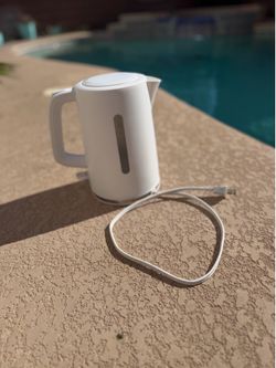 Electric Kettle – Like New