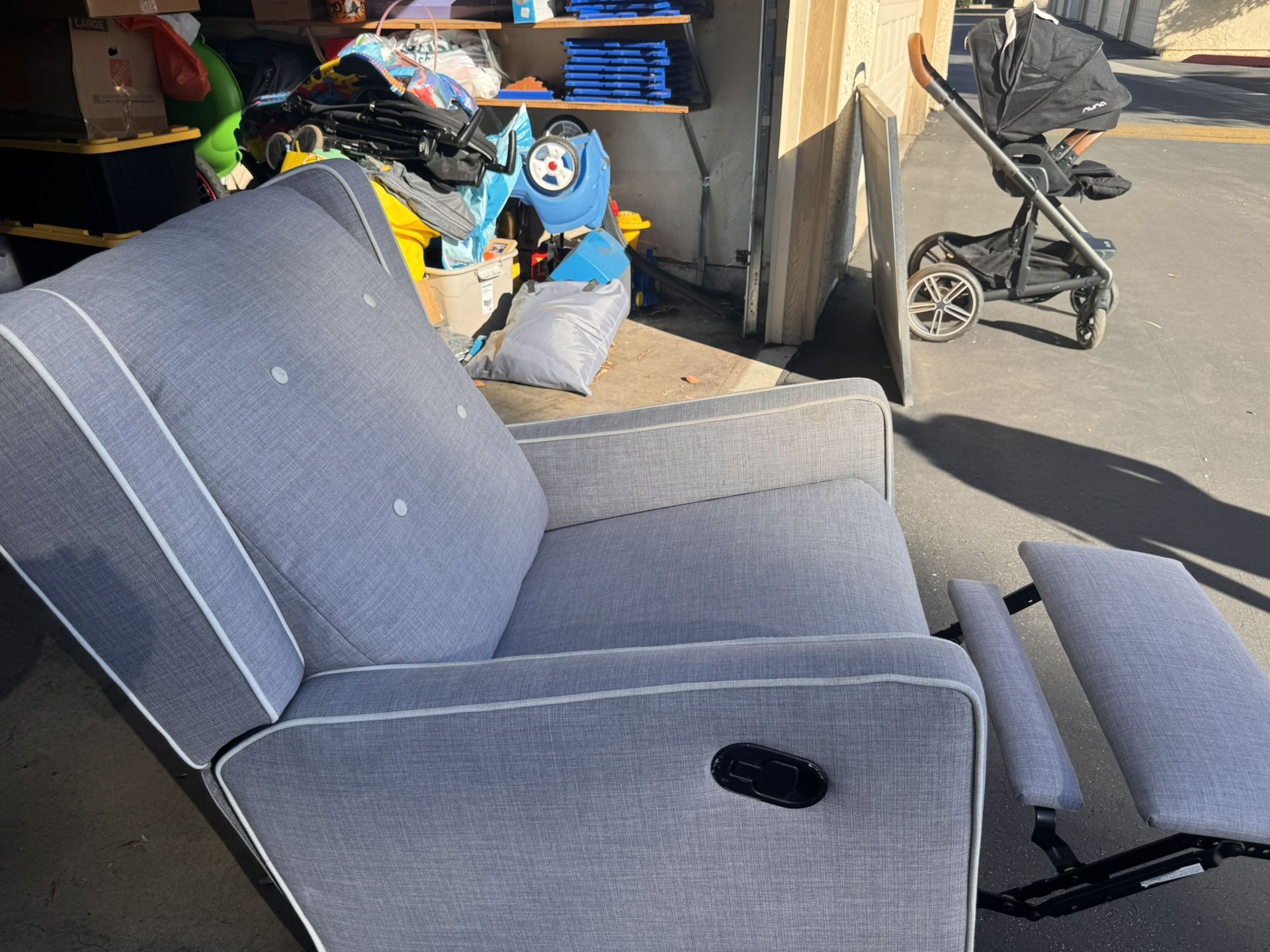 Luxurious Nursery Glider Recliner – The Ultimate Comfort Chair for new parents