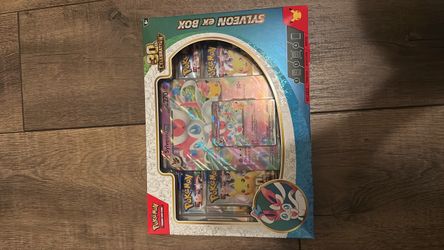 Pokémon 30th Celebration Sylveon Ex Box