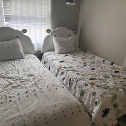Two Twin Beds 