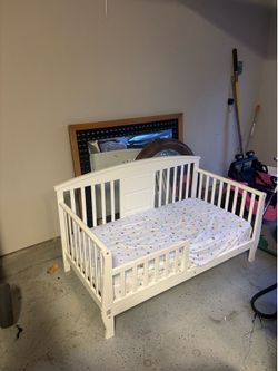 White toddler bed