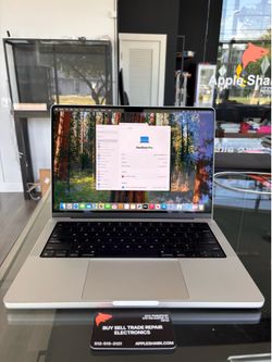 MacBook Pro 14” M2 Pro Chip 16GB Ram 512SSD! 90 Day warranty! We offer financing.