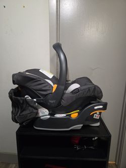 Chicco keyfit Infant  car seat with Base *brand new*
