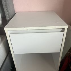 WHITE NIGHTSTAND 