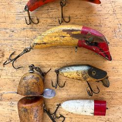 Antique Fishing Lures Lot All Wood Except For One Lead