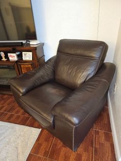 Two Electric Recliners
