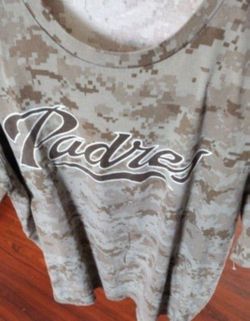 San Diego Padres camouflage shirt 👕 size L adults 2014