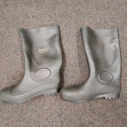 Sz 12 - Rubber Boots Men's - $8